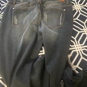 Judy Blue Slim Fit Distressed Jeans